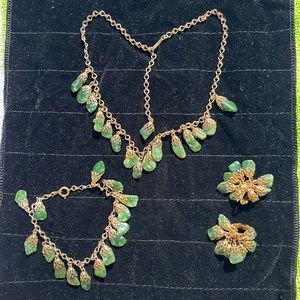 Vintage Goldtone Necklace, Bracelet & clip earrings with Greenstone Charms.